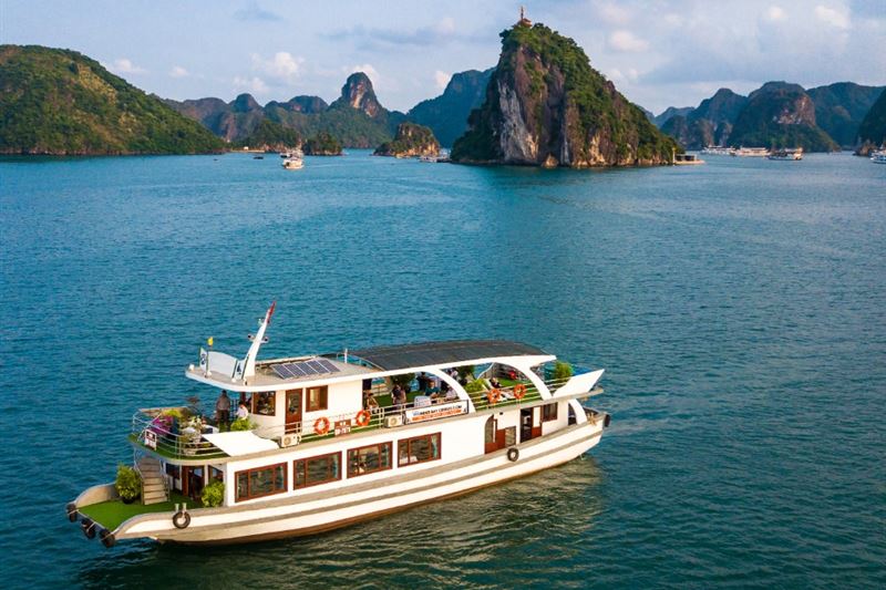 Halong Bay Day Trip with Fast Expressway Transfer Round Trip