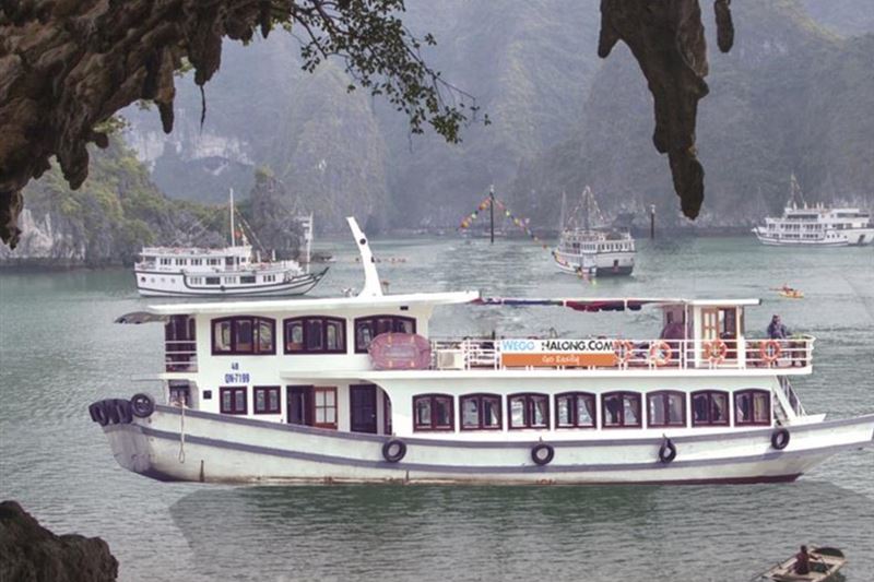 Halong Bay Day Trip with Fast Expressway Transfer Round Trip