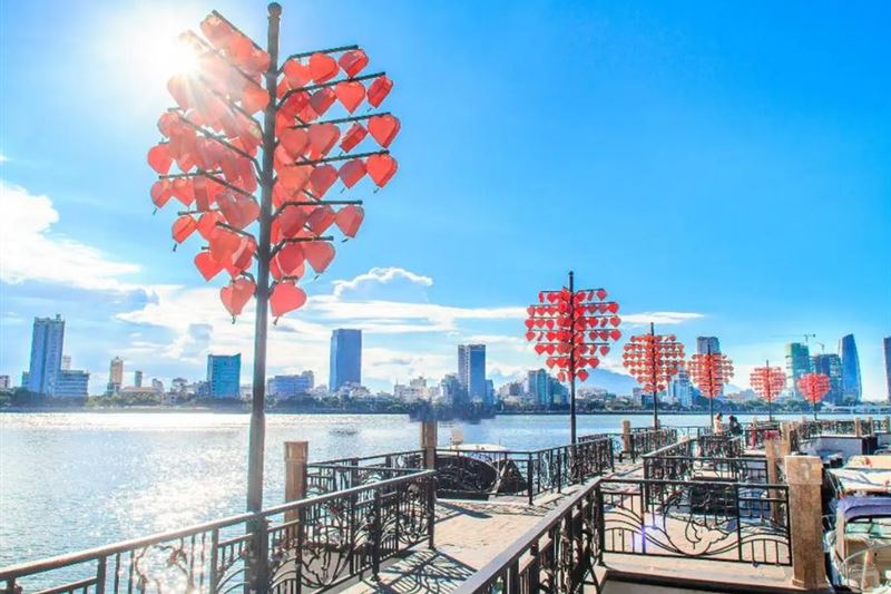 DA NANG BY NIGHT – CITY LIGHTS & RIVER CRUISE EXPERIENCE