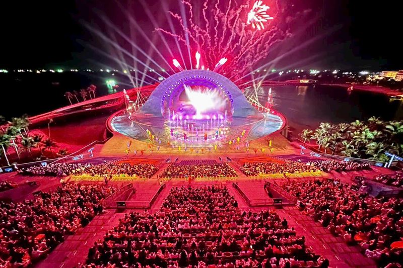 Symphony of the Sea Show, Ho Quoc Pagoda, Bai Khem Beach & Kiss Bridge Fireworks