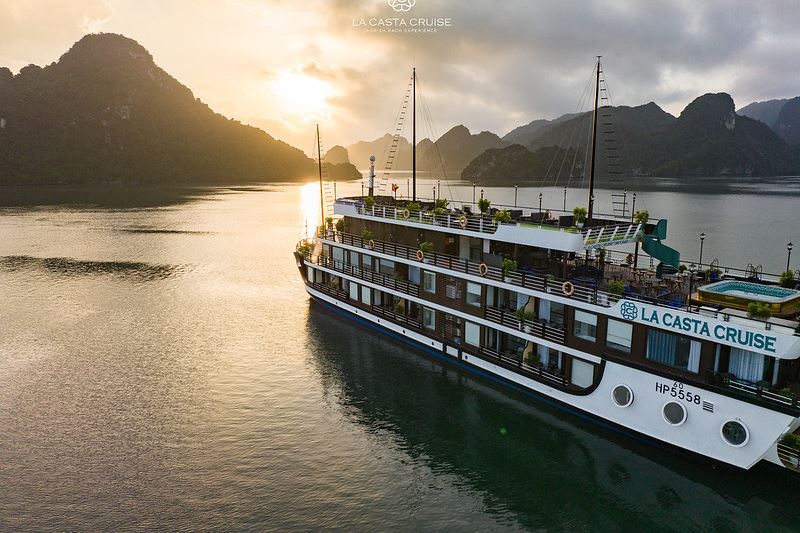 Halong La Casta Cruise - 2 Day 1 Night Tour From Hanoi