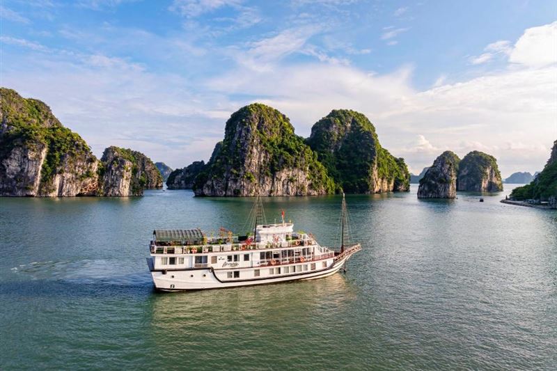 Renea Cruise - Boutique Overnight Cruise in Bai Tu Long Bay (2D1N)