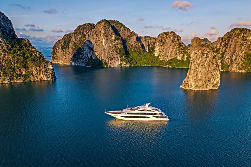 Leona Cruise – 7-Hour Luxury Journey in Halong Bay