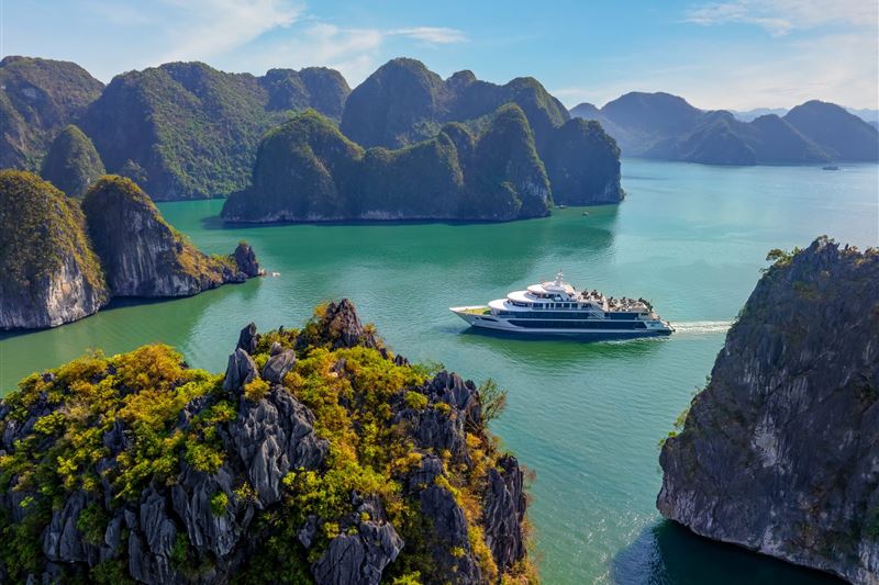 Sea Octopus Cruise – Premium Luxury Day Tour in Ha Long Bay