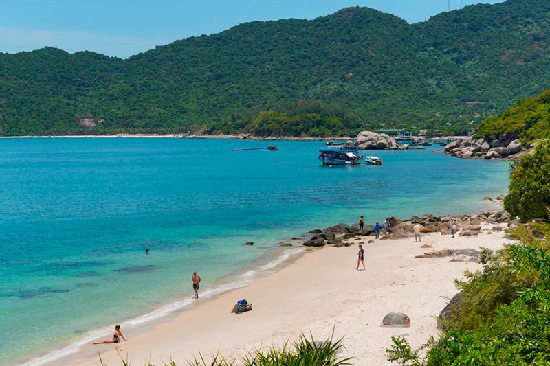 Explore Cham Island – Snorkeling & Island Adventure