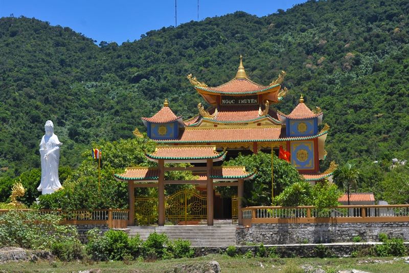 Explore Cham Island – Snorkeling & Island Adventure