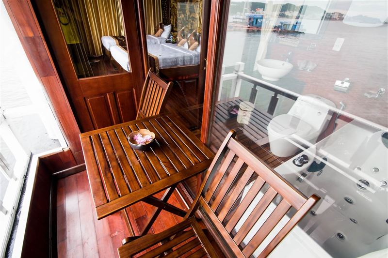 Renea Cruise - Boutique Overnight Cruise in Bai Tu Long Bay (2D1N)