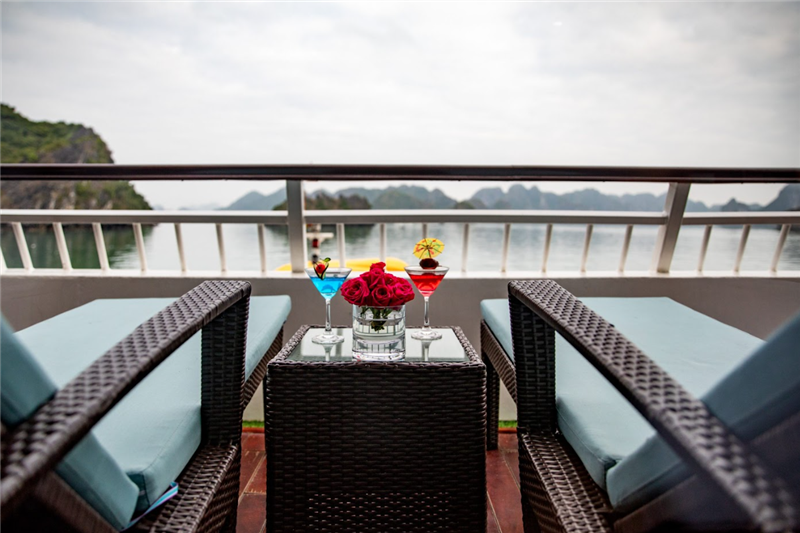Dora Cruise - Luxury 5 Star Overnight Cruise in Lan Ha Bay & Ha Long Bay