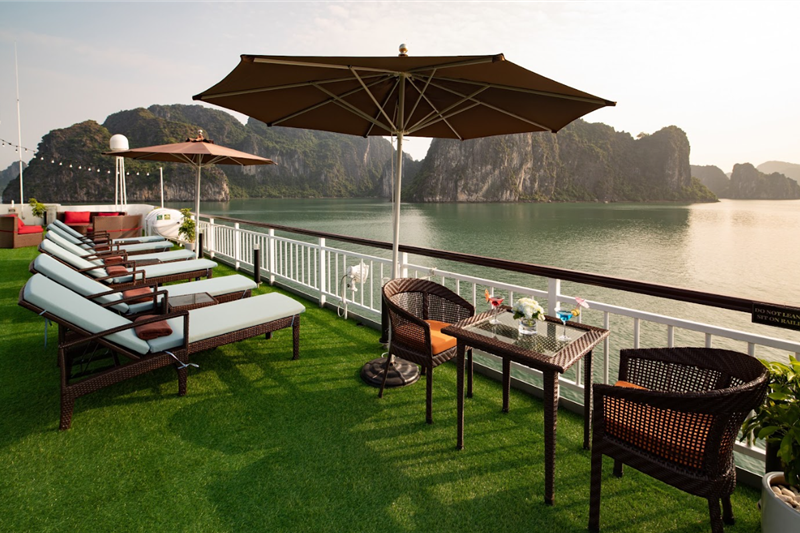Dora Cruise - Luxury 5 Star Overnight Cruise in Lan Ha Bay & Ha Long Bay