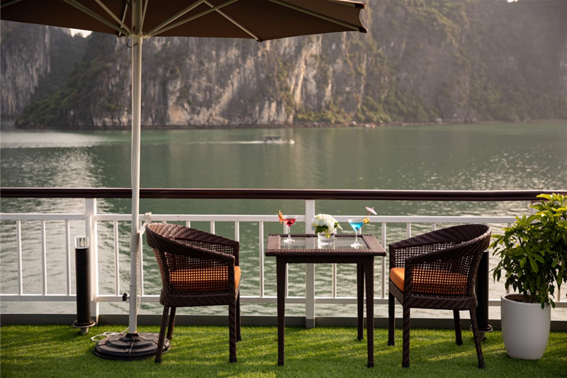 Dora Cruise - Luxury 5 Star Overnight Cruise in Lan Ha Bay & Ha Long Bay