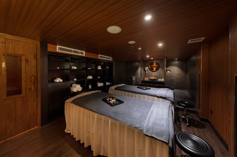 Scarlet Pearl Cruise Halong Bay – 2 Days 1 Night Overnight Cruise