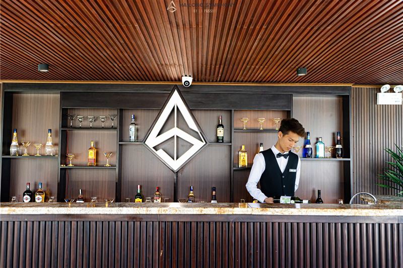 Symphony Cruise Ha Long Bay – Luxury Day Cruise Experience